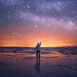 回首已隔星辰大海,回首往昔岁月